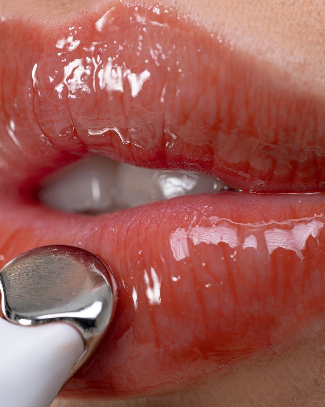 Toffee Twirl гланц за устни с пептиди и Витамин Ц | Yenges